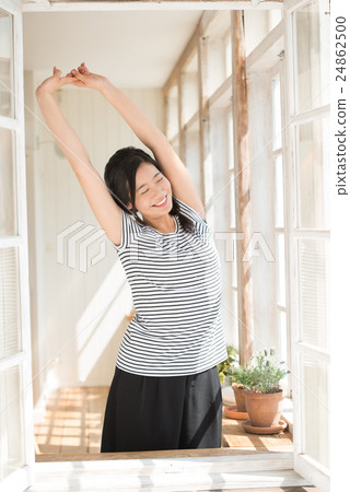 Bridal beauty image 24862500