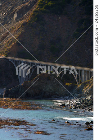 Bixby Bridge, Big Sur, california, USA.. 24865259