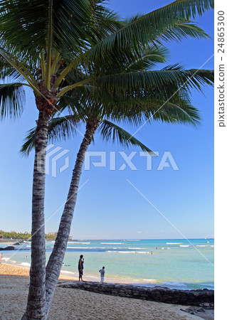 Waikiki Beach, Honolulu, Oahu, Hawaii.. 24865300