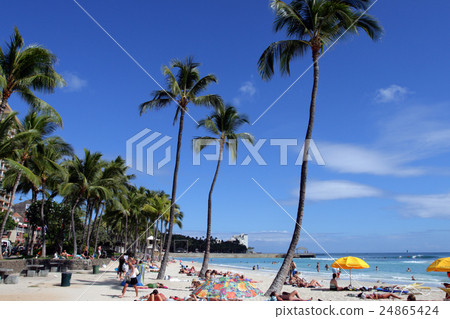 Waikiki Beach, Honolulu, Oahu, Hawaii.. Waikiki Beach, Honolulu, Oahu, Hawaii.. 24865424