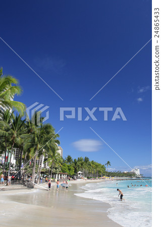 Waikiki Beach, Honolulu, Oahu, Hawaii.. 24865433