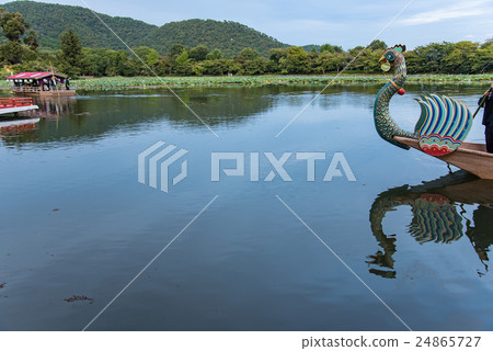 Evening of the Moon moon at the Moon of the Mid-Autumn in Kyoto Temple moon viewing boat 24865727