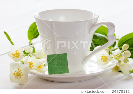 Tea cup and blooming wild flowers 24870111