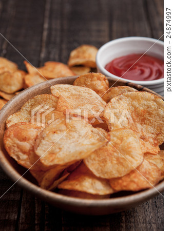 Bowl with potato crisps chips and ketchup  24874997
