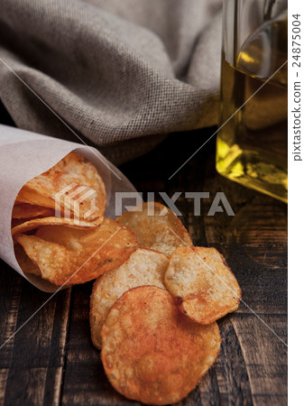 Bowl with potato crisps chips and olive oil  24875004
