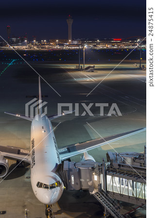 羽田機場在晚上 24875415