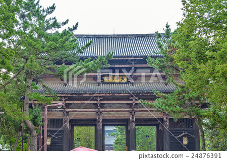 Todaiji Namdaemon在雨中 24876391