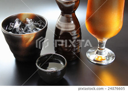 Alcoholic beverages 24876605