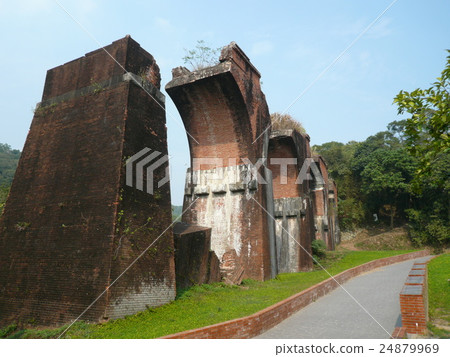 Brick arch bridge called Longfeng Bridge, also called the Utomeinbashi Bridge, the railway bridge remains in Miaoli County in Taiwan Brick arch bridge called Longfeng Bridge, also called the Utomeinbashi Bridge, the railway bridge remains in Miaoli County in Taiwan 24879969