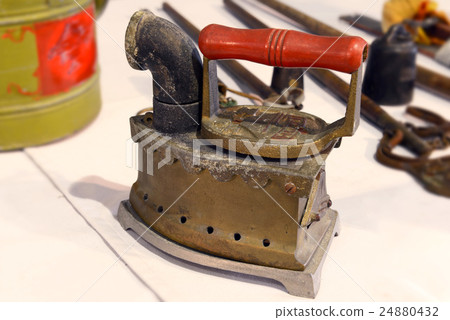 Retro Iron 24880432
