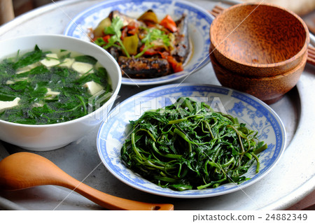 Vietnamese food, family meal, Dinner time Vietnamese food, family meal, Dinner time 24882349