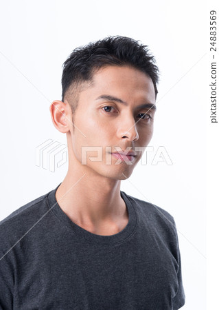 一個年輕人 一個年輕人 24883569