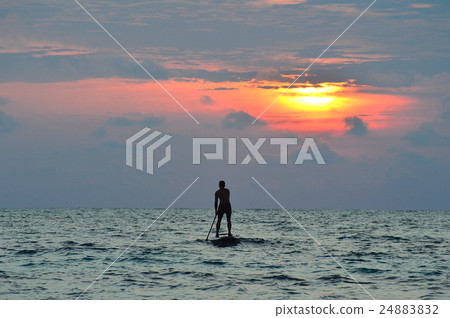 A man who supports to sunset A man who supports to sunset 24883832