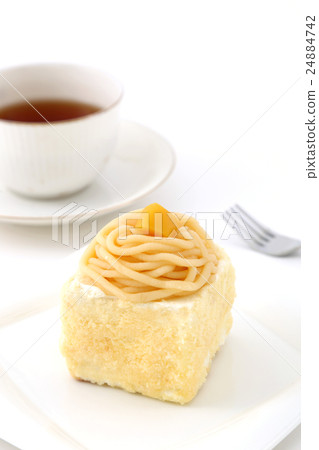 Mont Blanc Cake 24884742