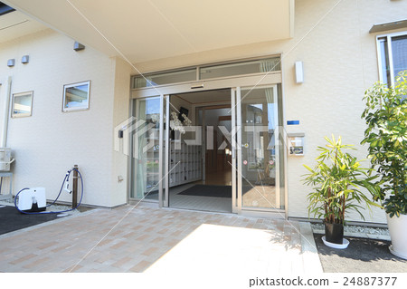 Entrance of nursing home 24887377