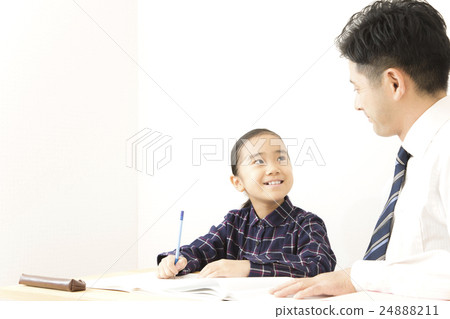 Girls studying and teacher training juku juku elementary school teacher lecturer elementary school student 24888211