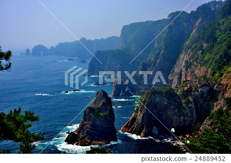 從東北·三陸河岸·北屋崎·第二觀景台·懸崖壁繼續的美麗的海岸線（2） 24889452