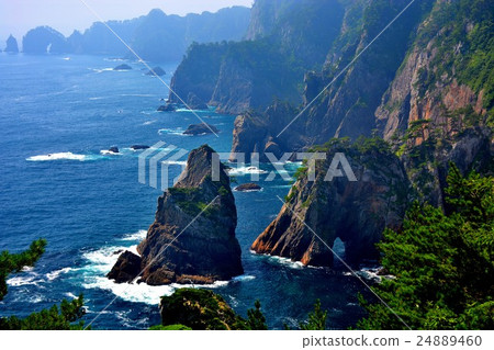 從東北·三陸河岸·北屋崎·第二觀景台·懸崖壁繼續的美麗的海岸線（4） 24889460