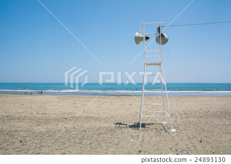 Trumpet speaker at the beach Trumpet speaker at the beach 24893130