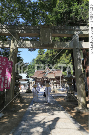 The Shintoku sacred temple (Yakuri's saintstone) and the pilgrim's 24894129