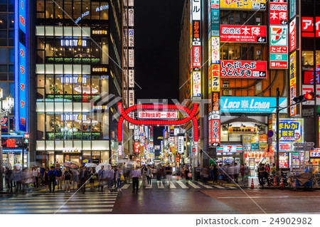 新宿歌舞伎町1街道入口風景 24902982