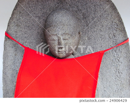 Temple of Jizo putting on a cold Temple of Jizo putting on a cold 24906429