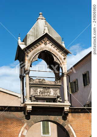 Tomb of Guglielmo da Castelbarco - Verona Italy Tomb of Guglielmo da Castelbarco - Verona Italy 24906960