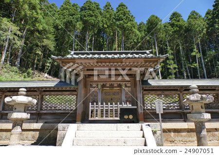 [Mt. Koya Tokugawa Family Remains (Shuchu Reiya)] Mt. Koya, Koya Town, Ito District, Wakayama Prefecture 24907051