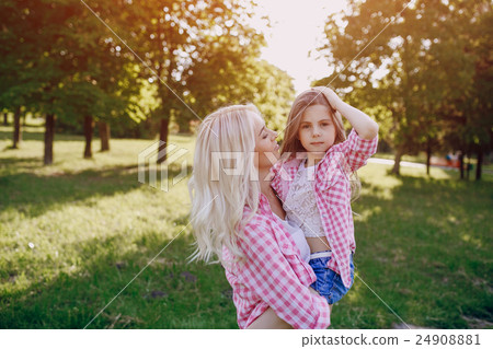 young family mother and daughter 24908881