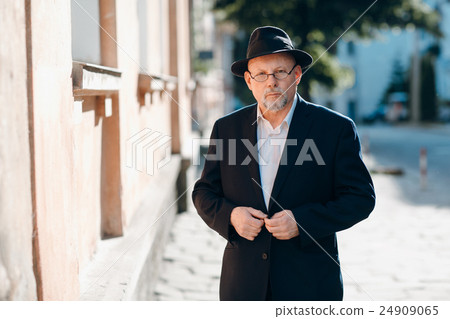 old man in field old man in field 24909065