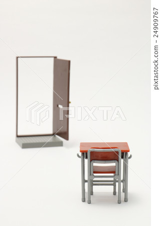 Learning desk and open door miniature Learning desk and open door miniature 24909767