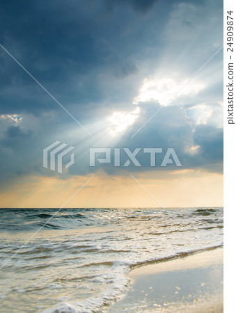 Sun rays breaking through the clouds at sunset 24909874