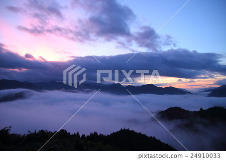 Sea of clouds 24910033