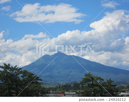 Iwakiyama from Hirosaki Park Iwakiyama from Hirosaki Park 24910212