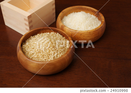 糙米，白米飯和盒子 24910998