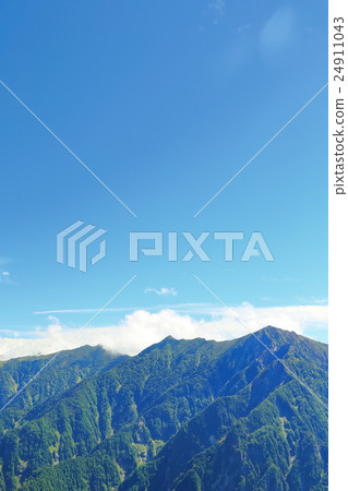 Northern Alps mountains and blue sky [Tateyama Kurobe Alpine Route] 24911043