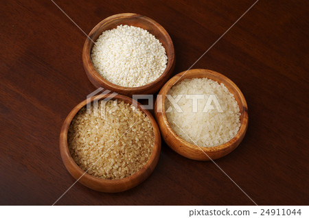 糙米,白米飯和糯米飯 糙米,白米飯和糯米飯 24911044