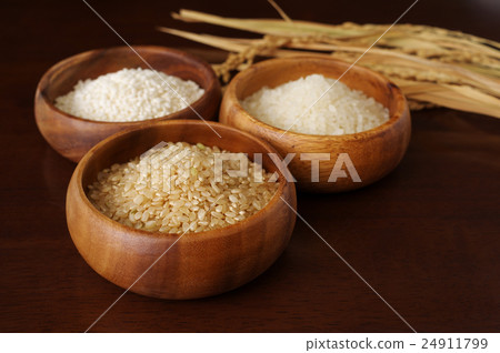 糙米，白米，糯米和穗米在秋季三種品種中供應 24911799