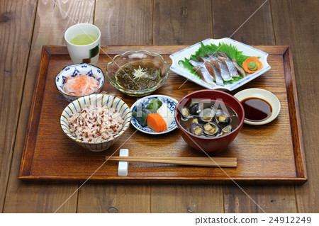 One juice three vegetables 24912249