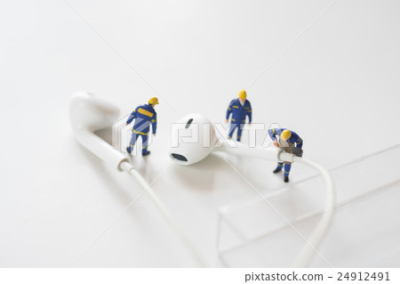 New wireless audio headphone innovation. 24912491