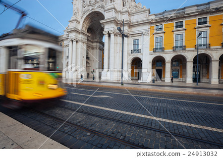 Rua Augusta triumphal arch at Commerce Square Rua Augusta triumphal arch at Commerce Square 24913032