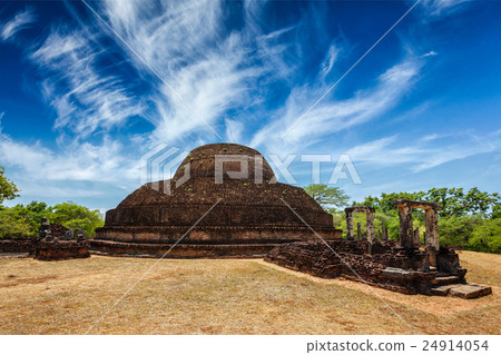 Ancient Buddhist dagoba stupa Pabula Vihara. Sri Ancient Buddhist dagoba stupa Pabula Vihara. Sri 24914054