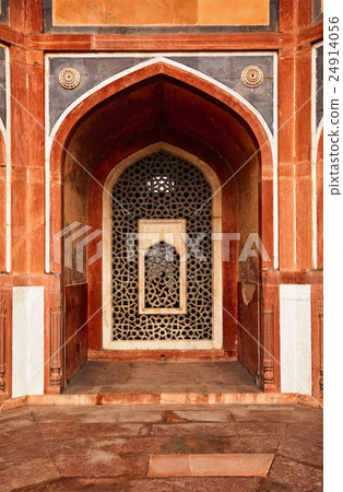 Arch with carved marble window. Humayun's tomb Arch with carved marble window. Humayun's tomb 24914056