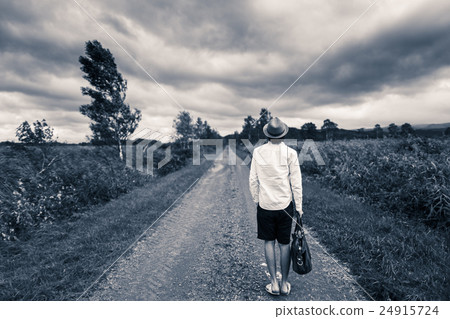 A man who follows the path of nature 24915724