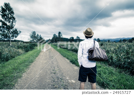 A man who follows the path of nature 24915727