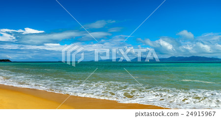 Tropical sea and blue sky in Koh Samui, Thailand 24915967