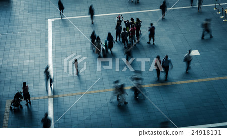 Walking people, bird's-eye view shooting 24918131