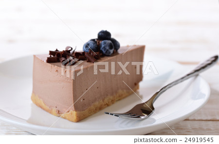 Cheesecake with berries 24919545
