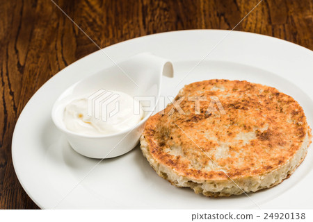 hash brown with sour cream 24920138
