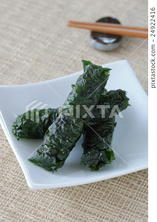 Shiso roll 24922416